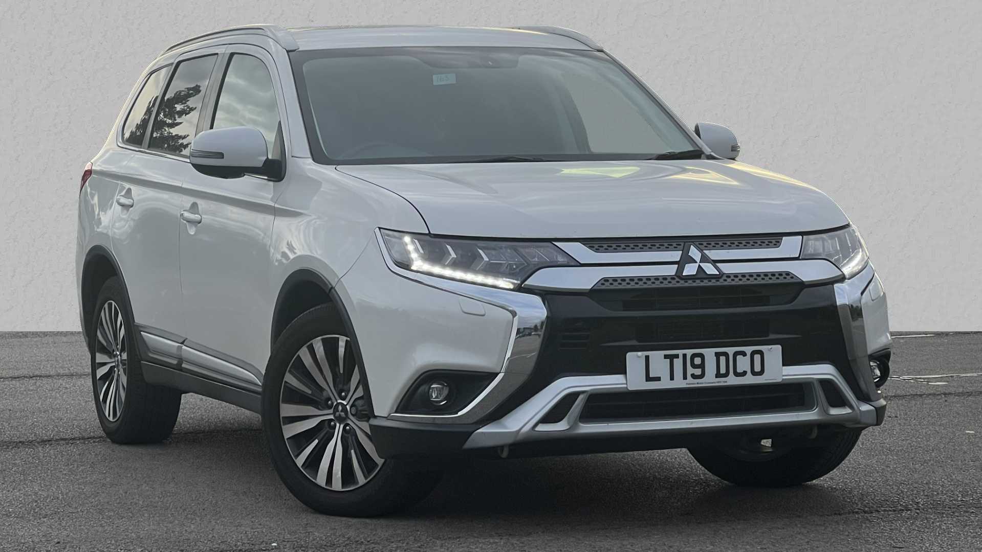 Main listing image - Mitsubishi Outlander