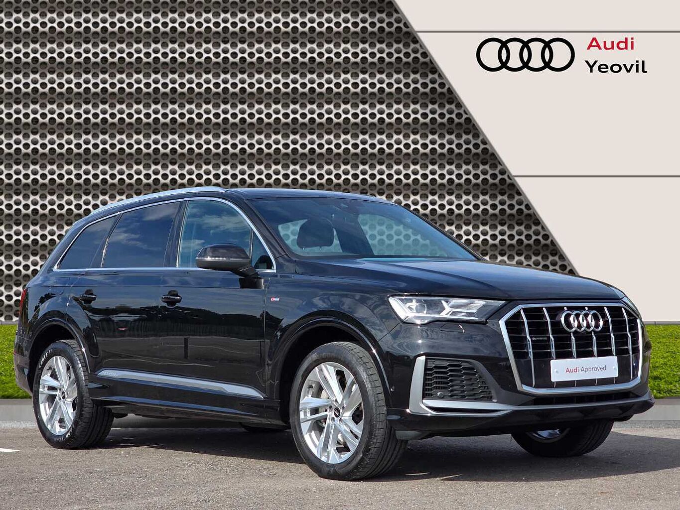 Main listing image - Audi Q7