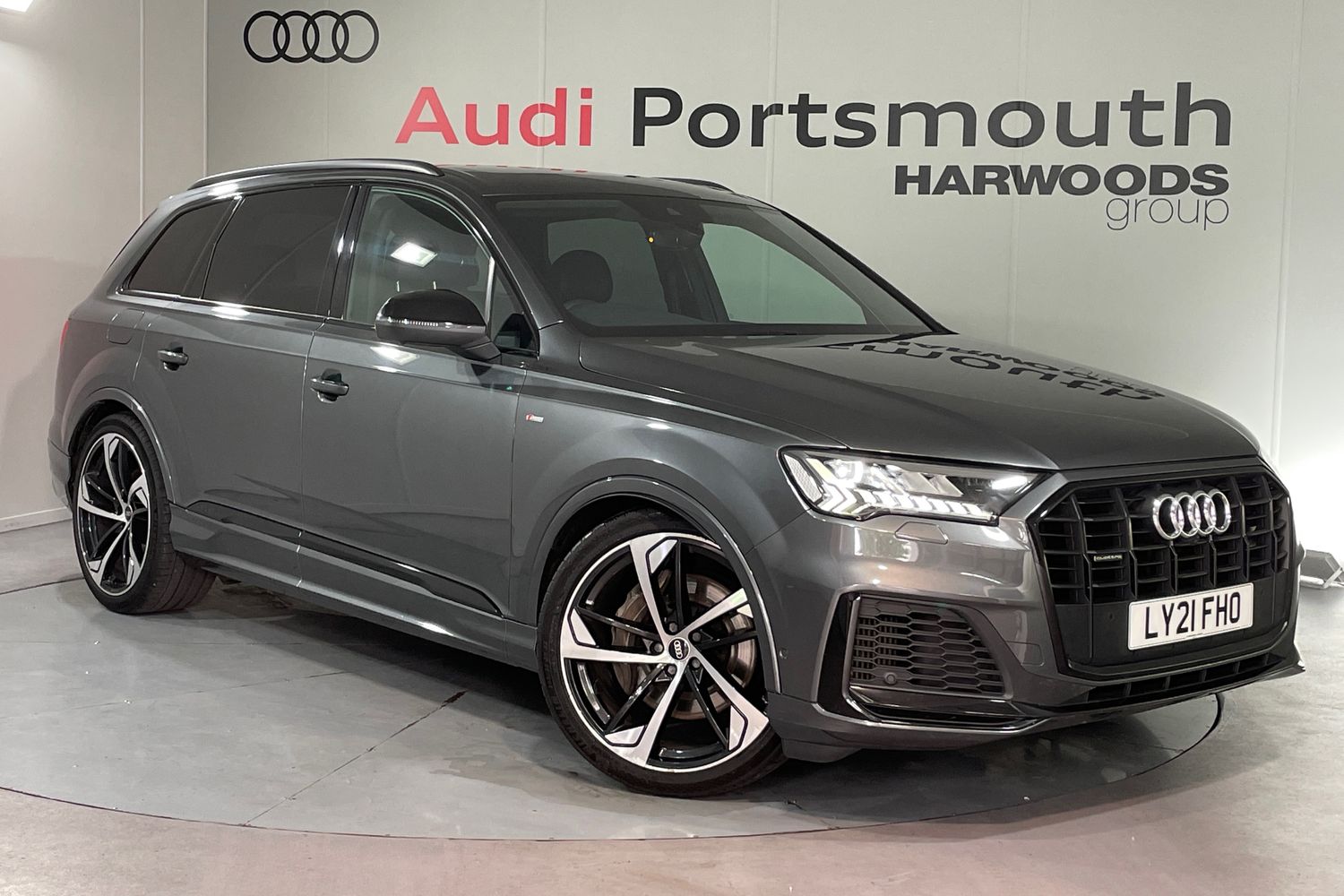 Main listing image - Audi Q7