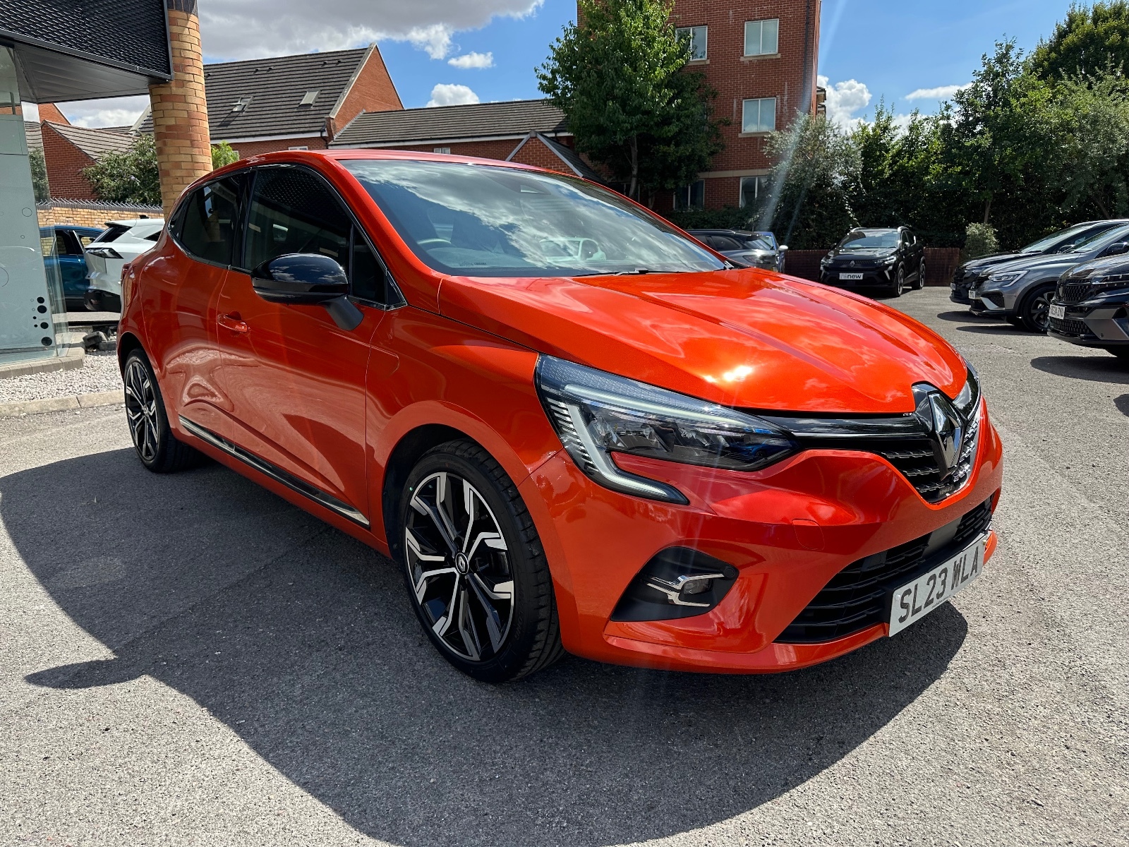 Main listing image - Renault Clio