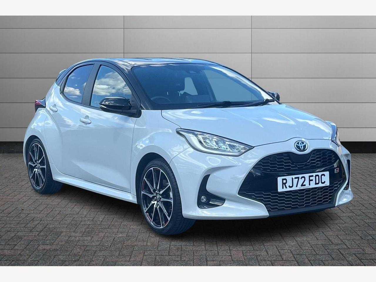 Main listing image - Toyota Yaris