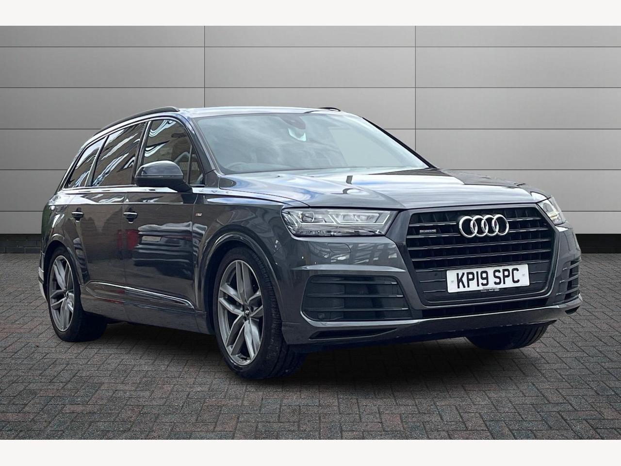 Main listing image - Audi Q7