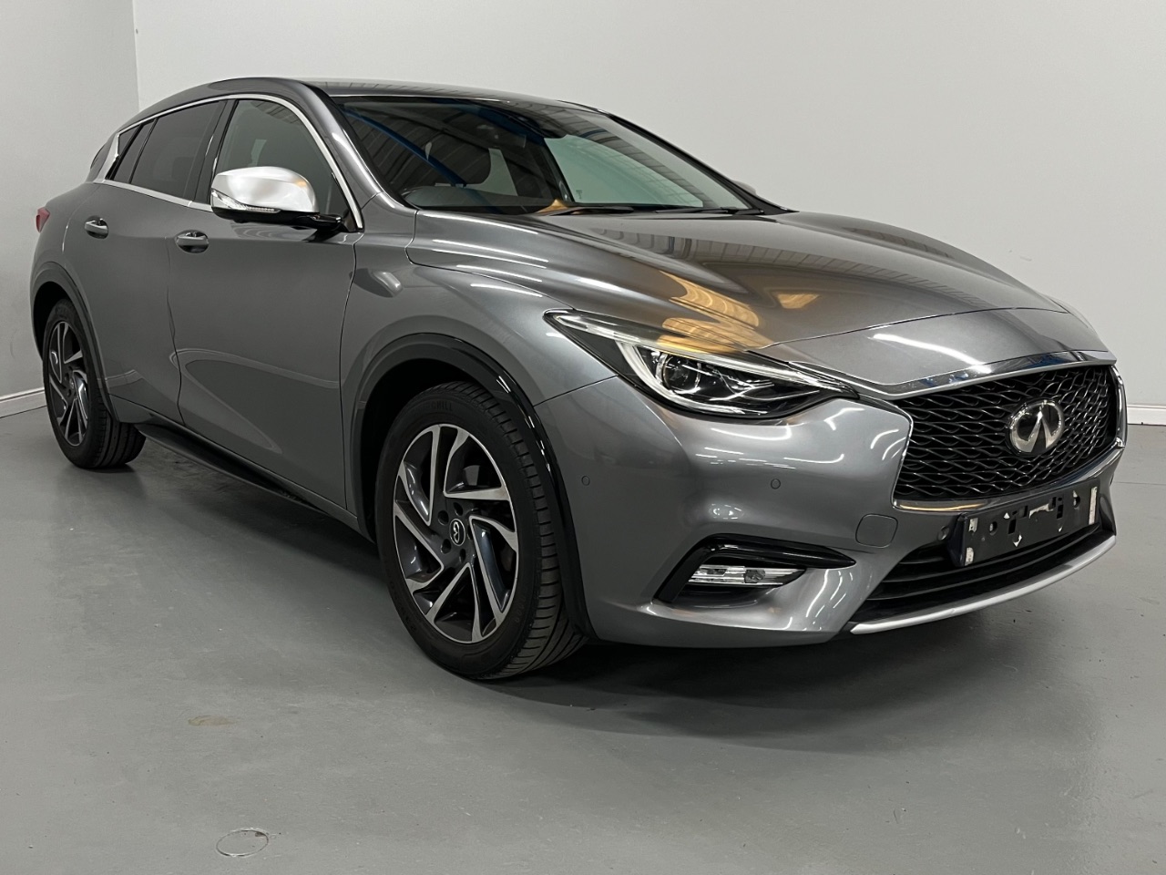 Main listing image - Infiniti Q30