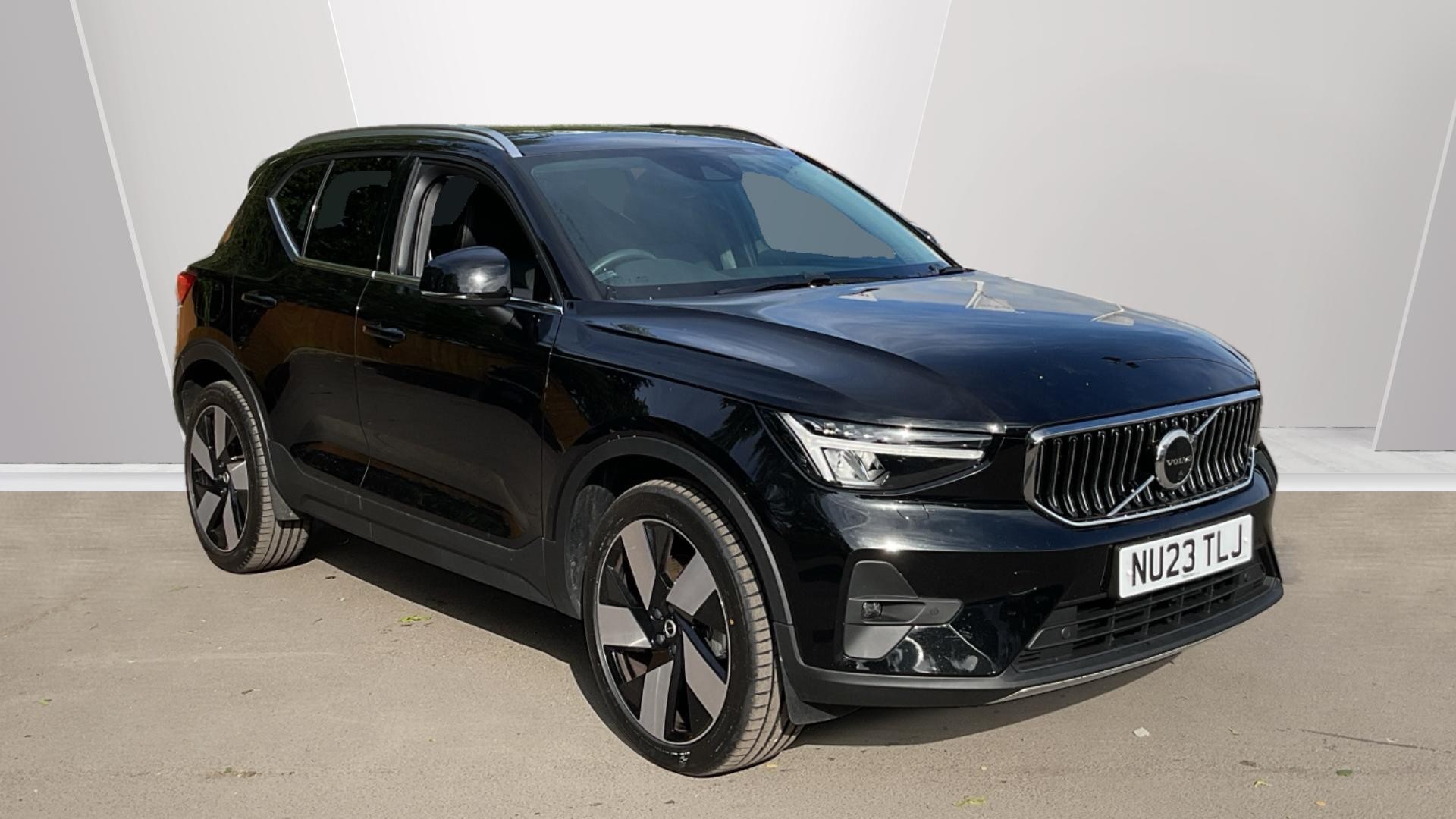 Main listing image - Volvo XC40 Recharge