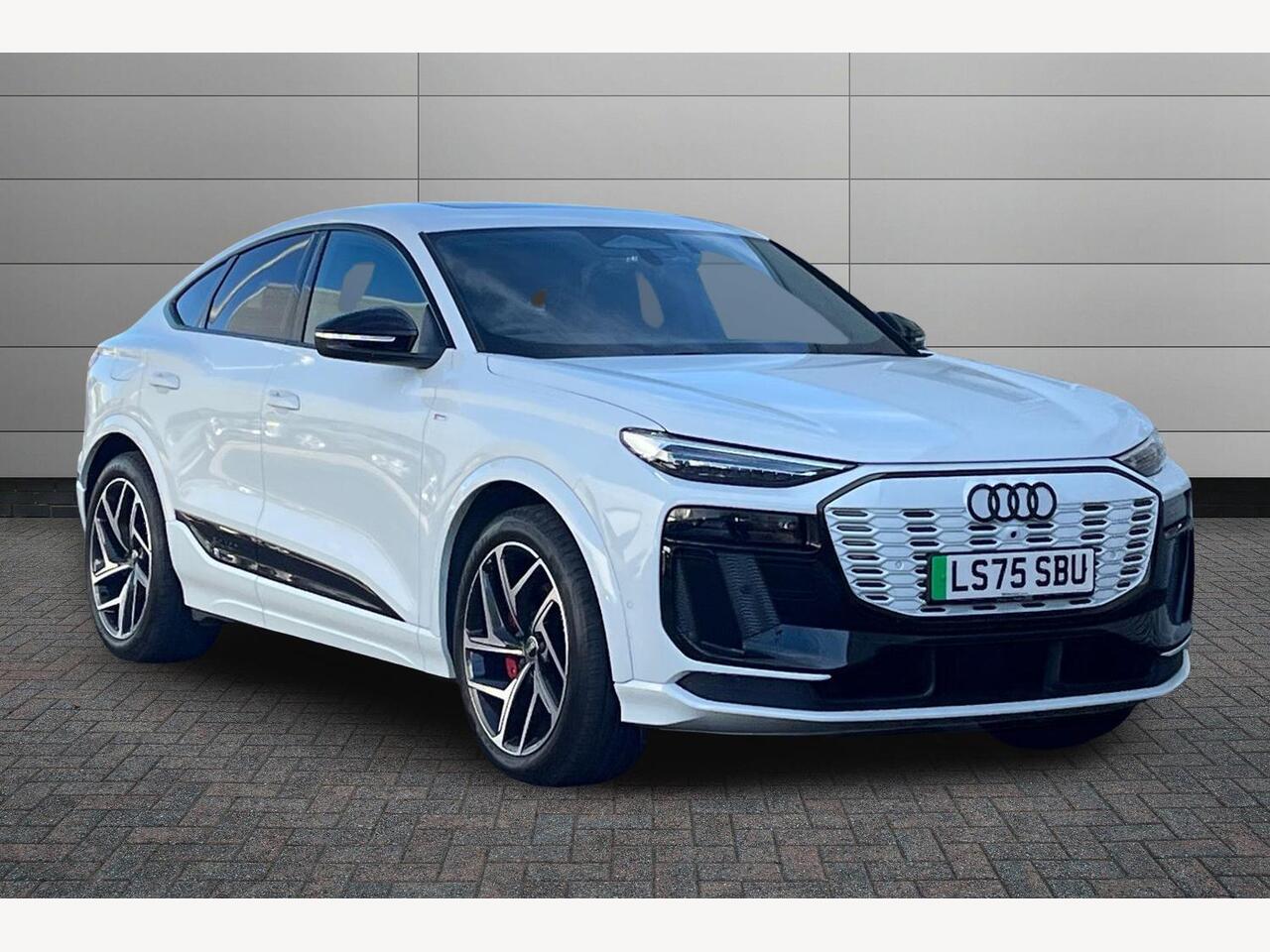 Main listing image - Audi Q6 e-tron