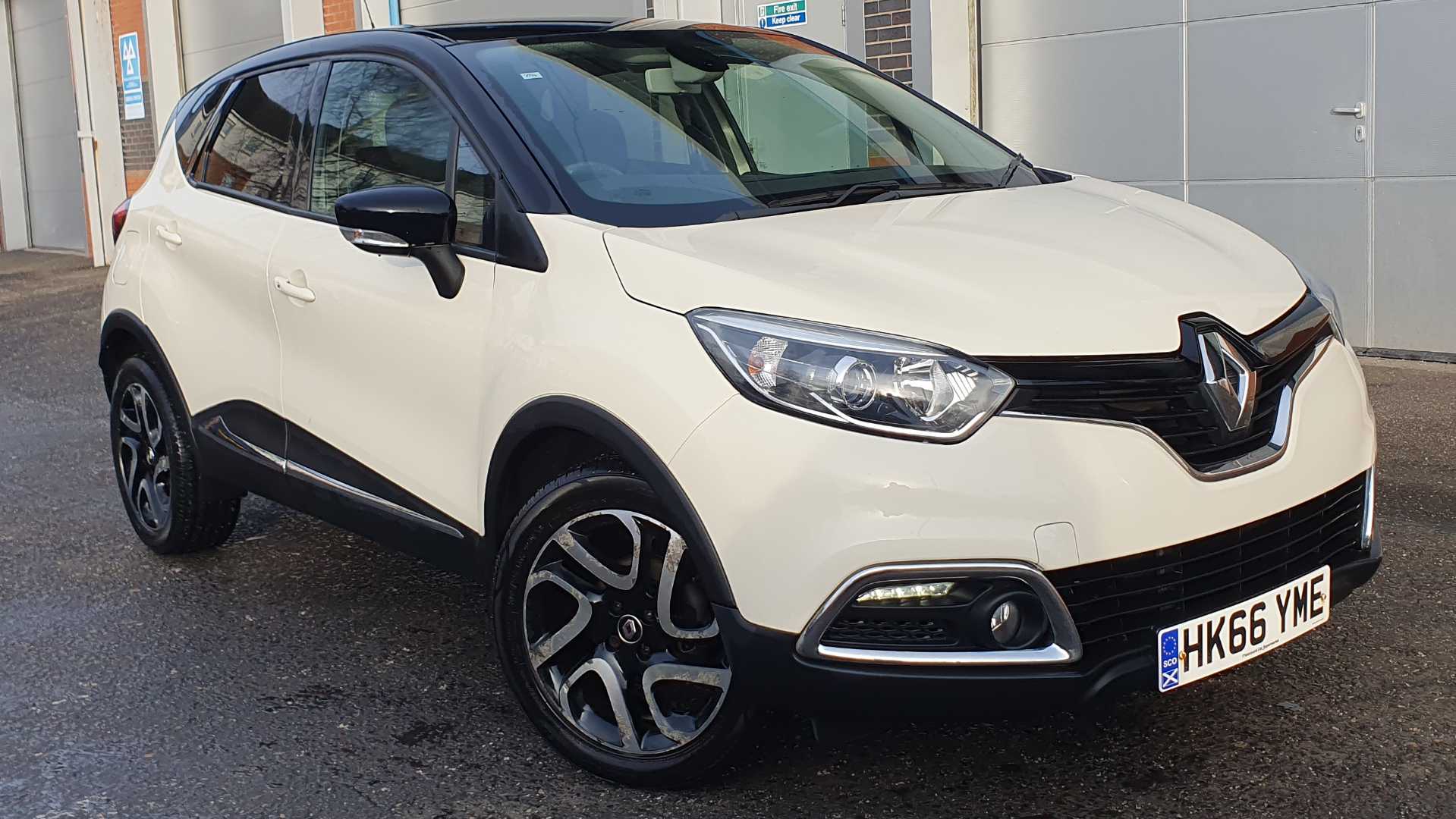 Main listing image - Renault Captur