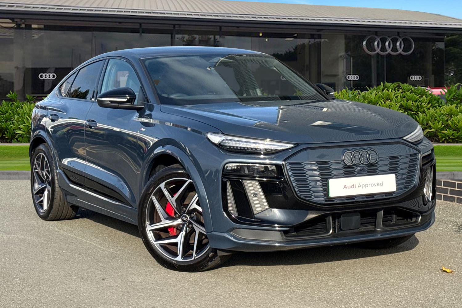 Main listing image - Audi Q6