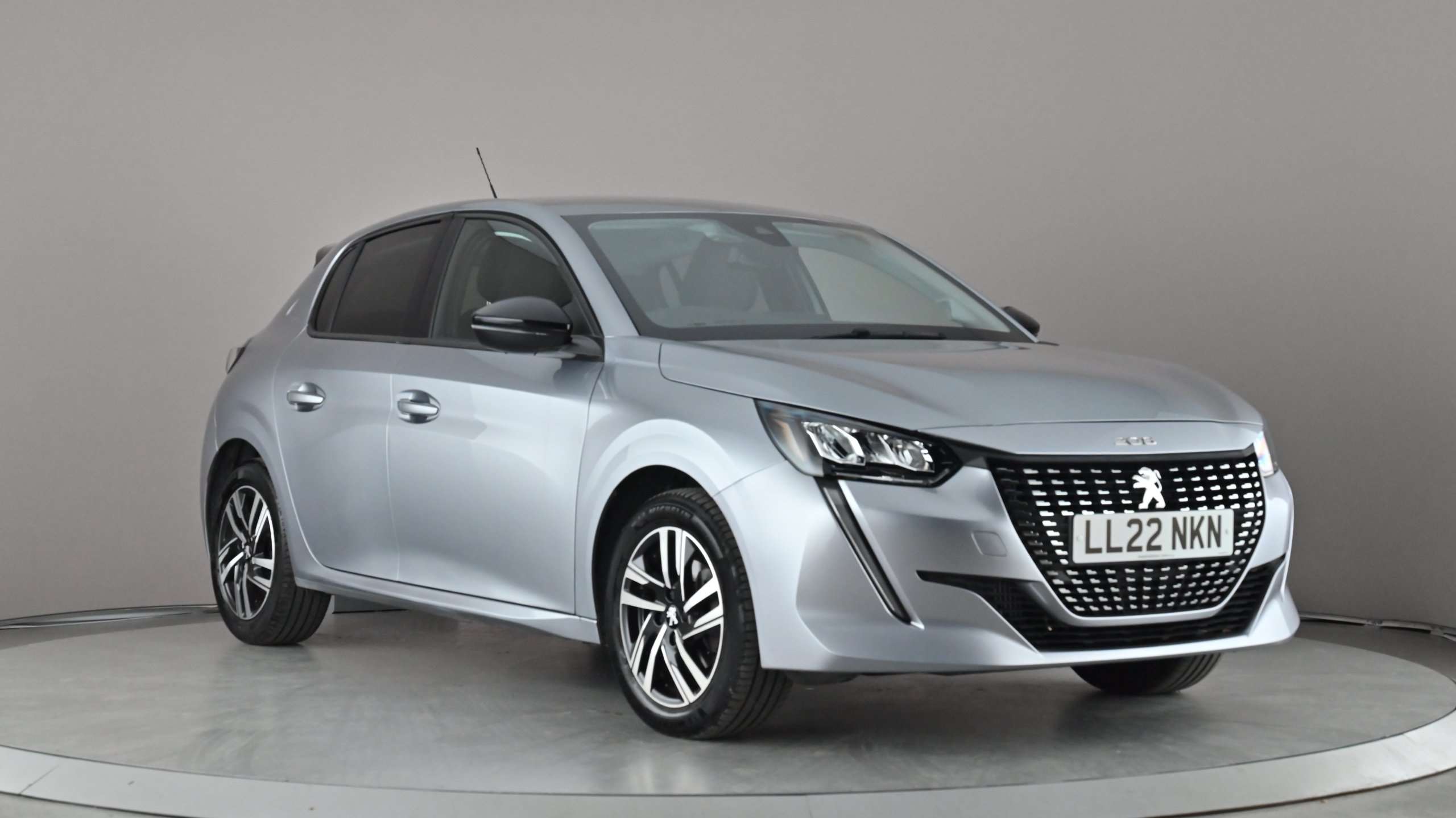 Main listing image - Peugeot 208