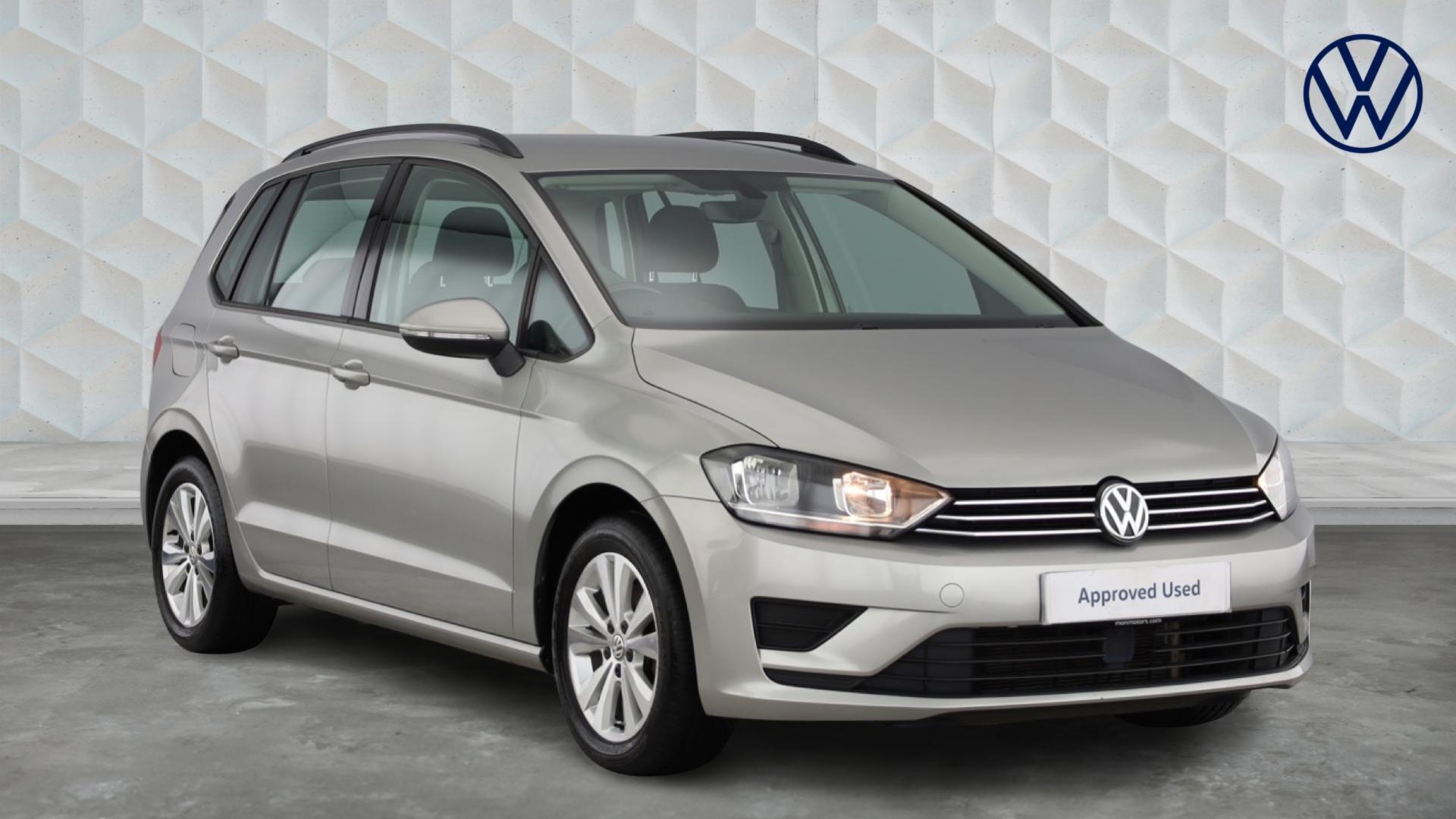 Main listing image - Volkswagen Golf SV