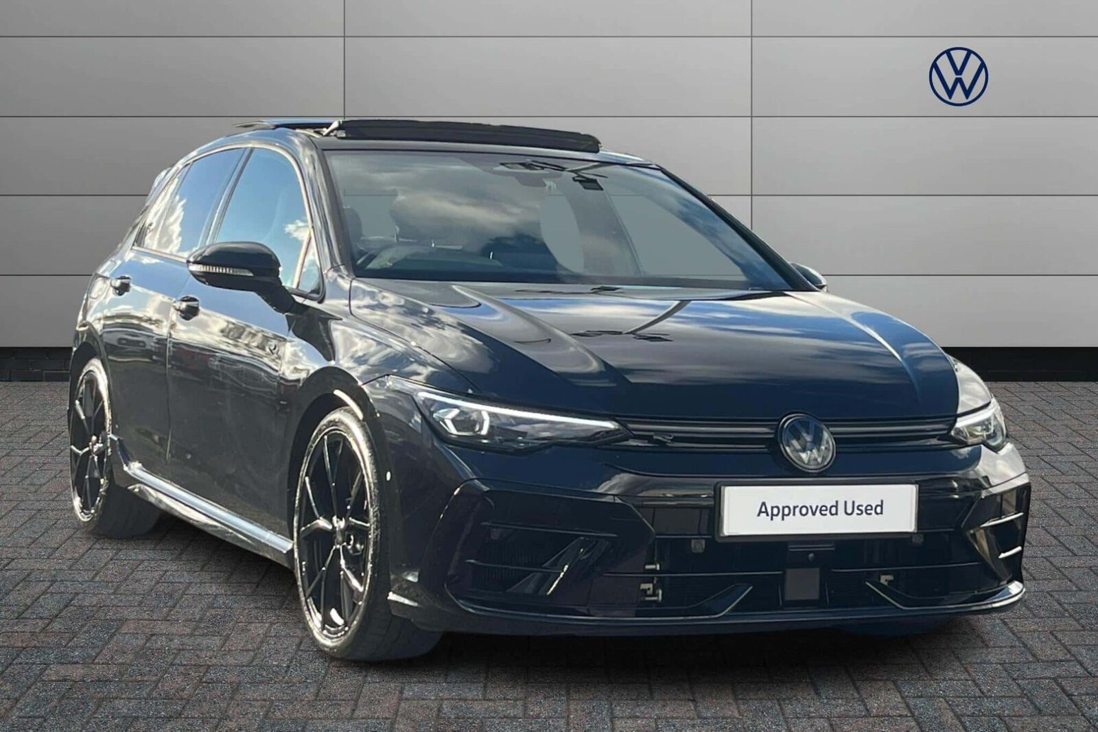 Main listing image - Volkswagen Golf