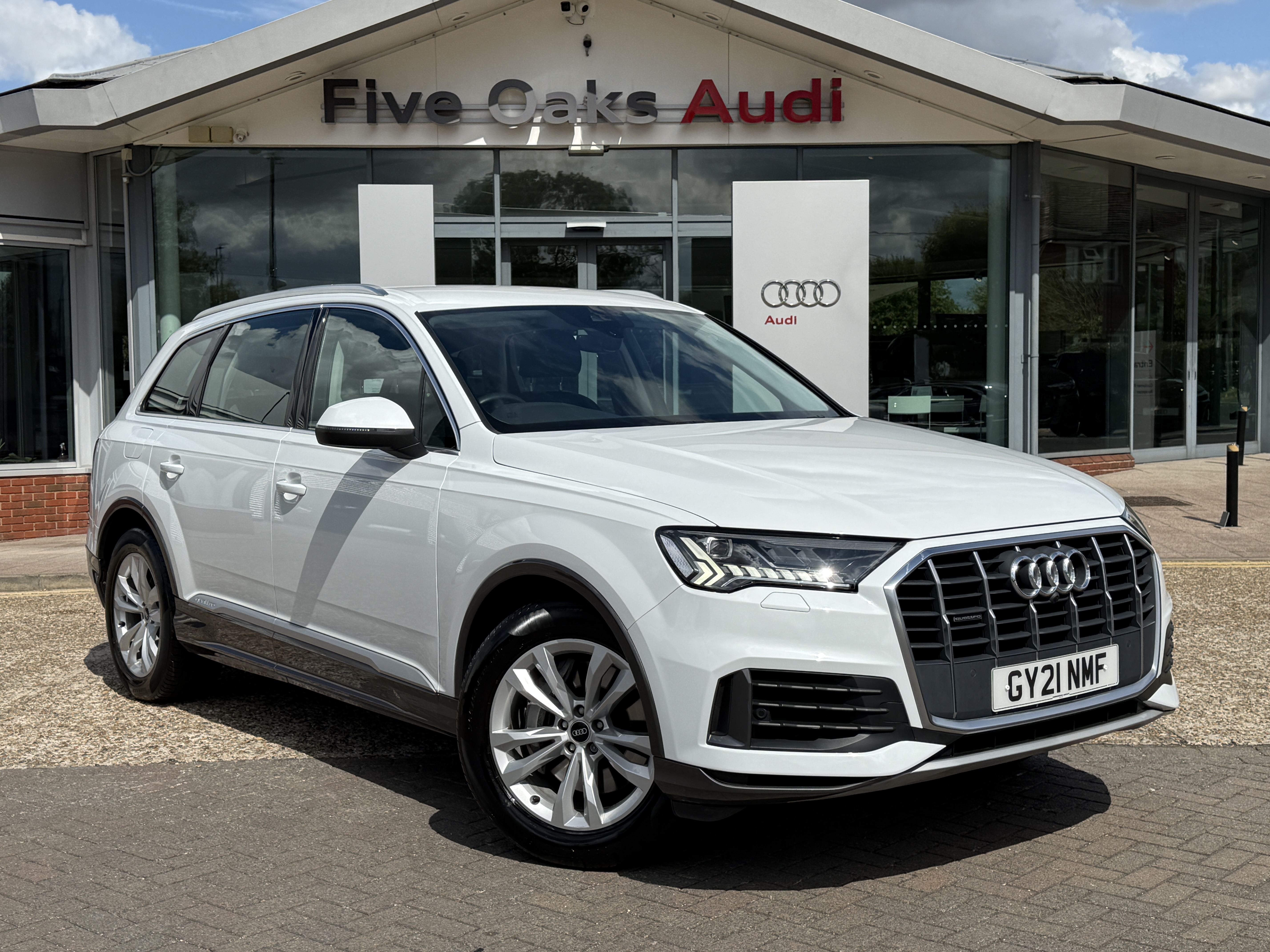 Main listing image - Audi Q7