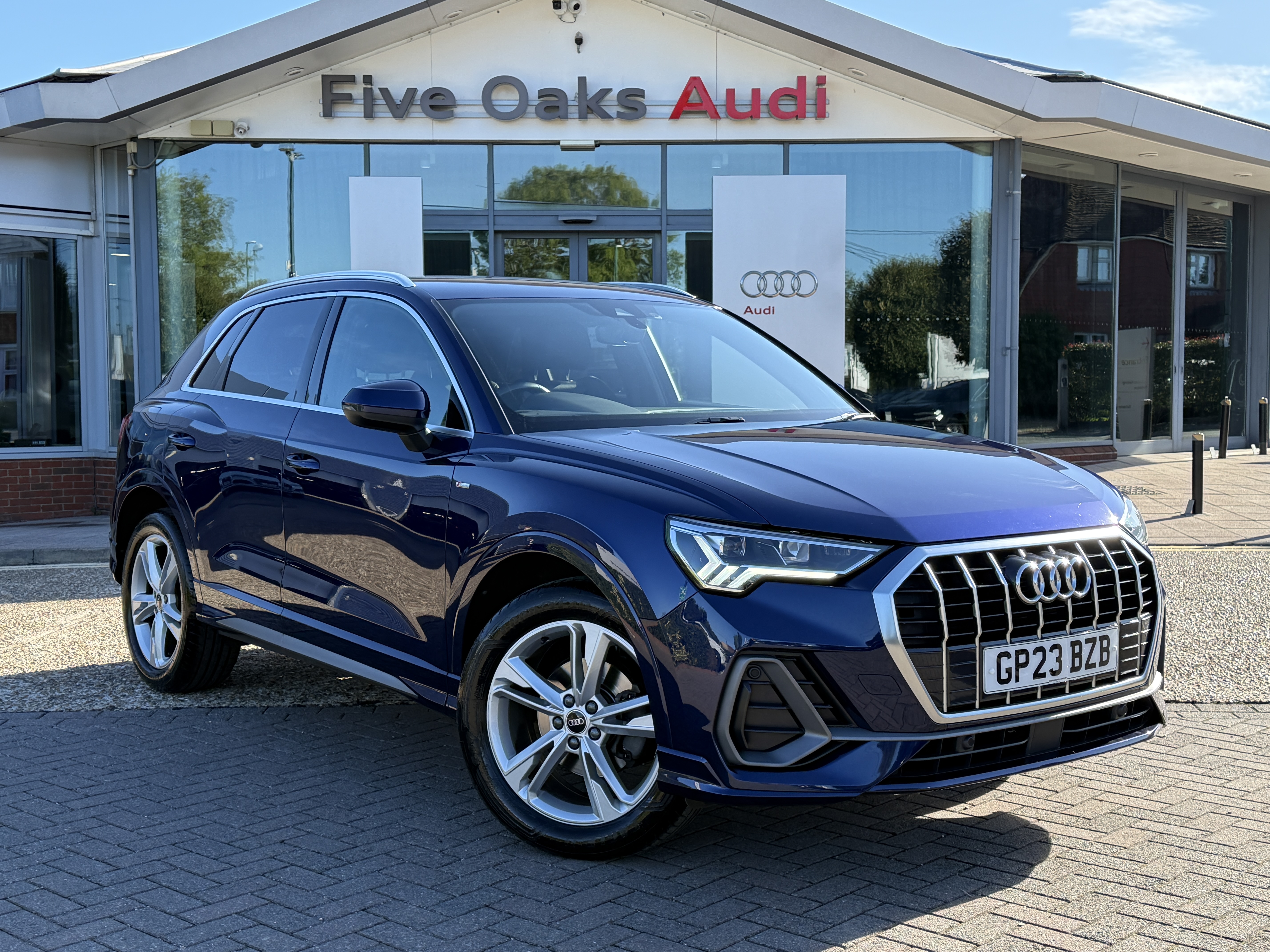Main listing image - Audi Q3