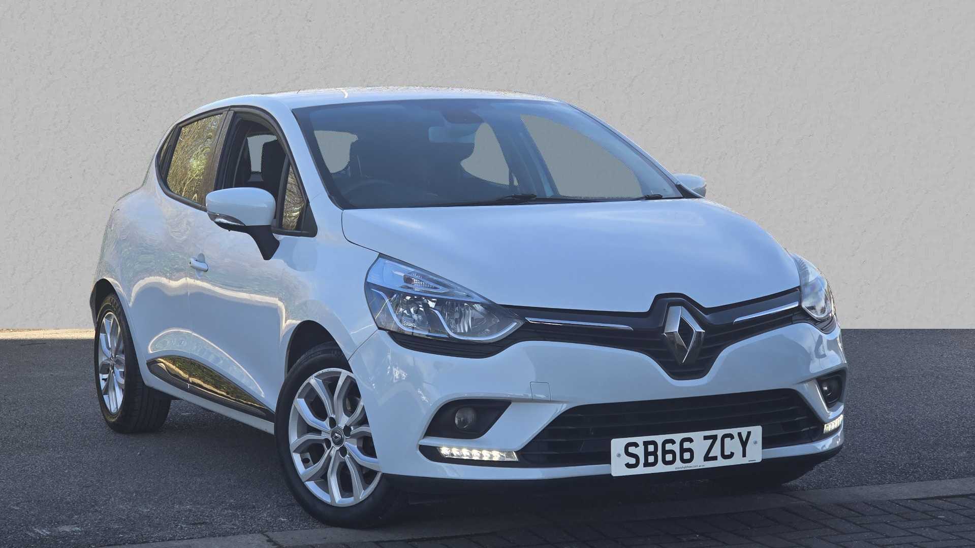 Main listing image - Renault Clio