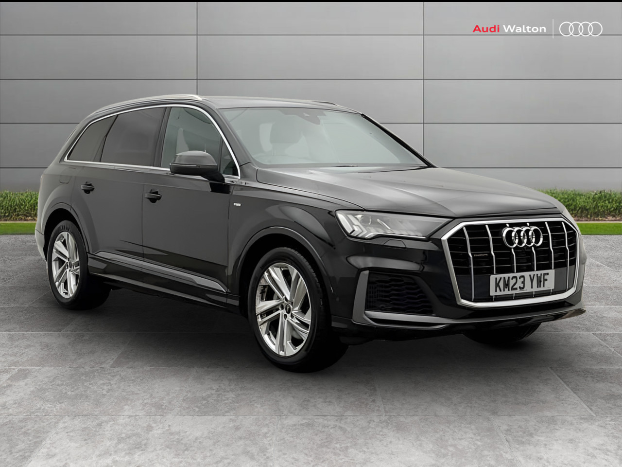 Main listing image - Audi Q7