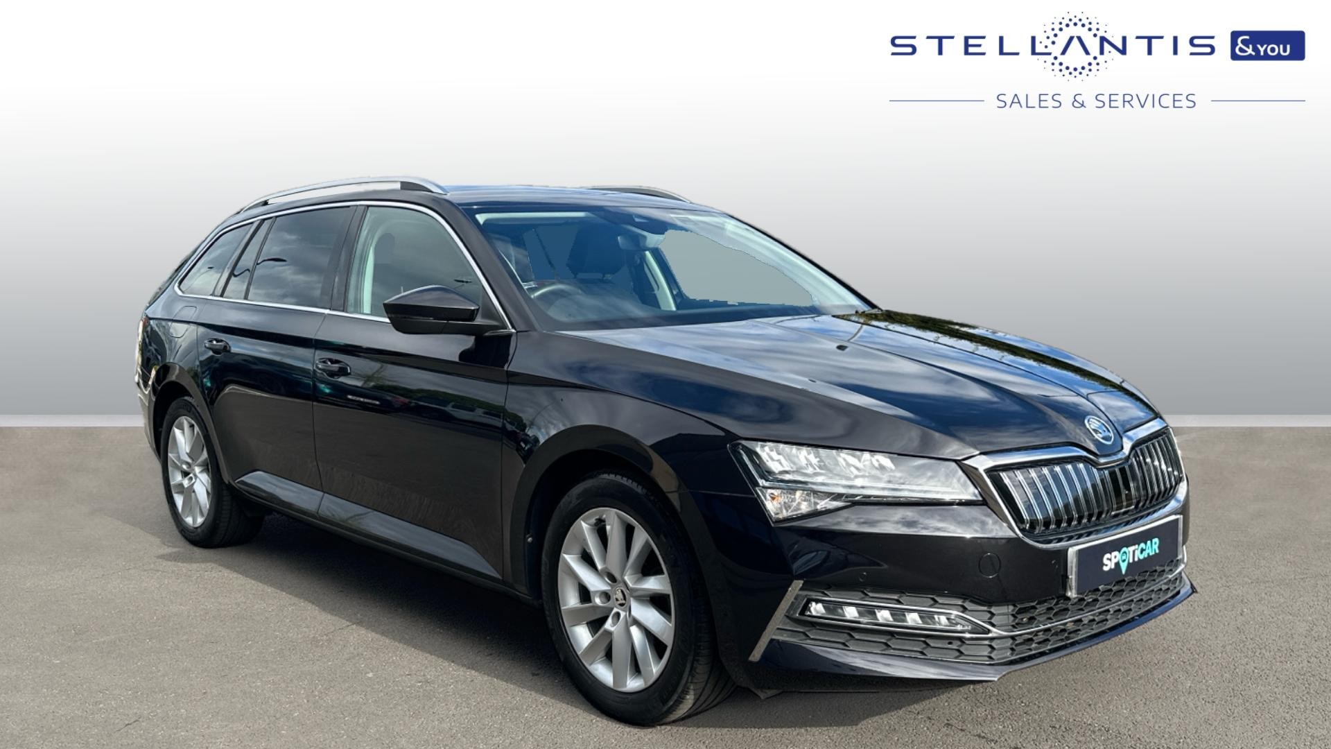 Main listing image - Skoda Superb Estate