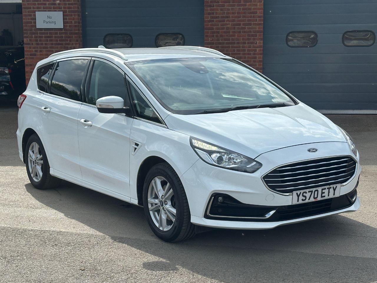 Main listing image - Ford S-MAX