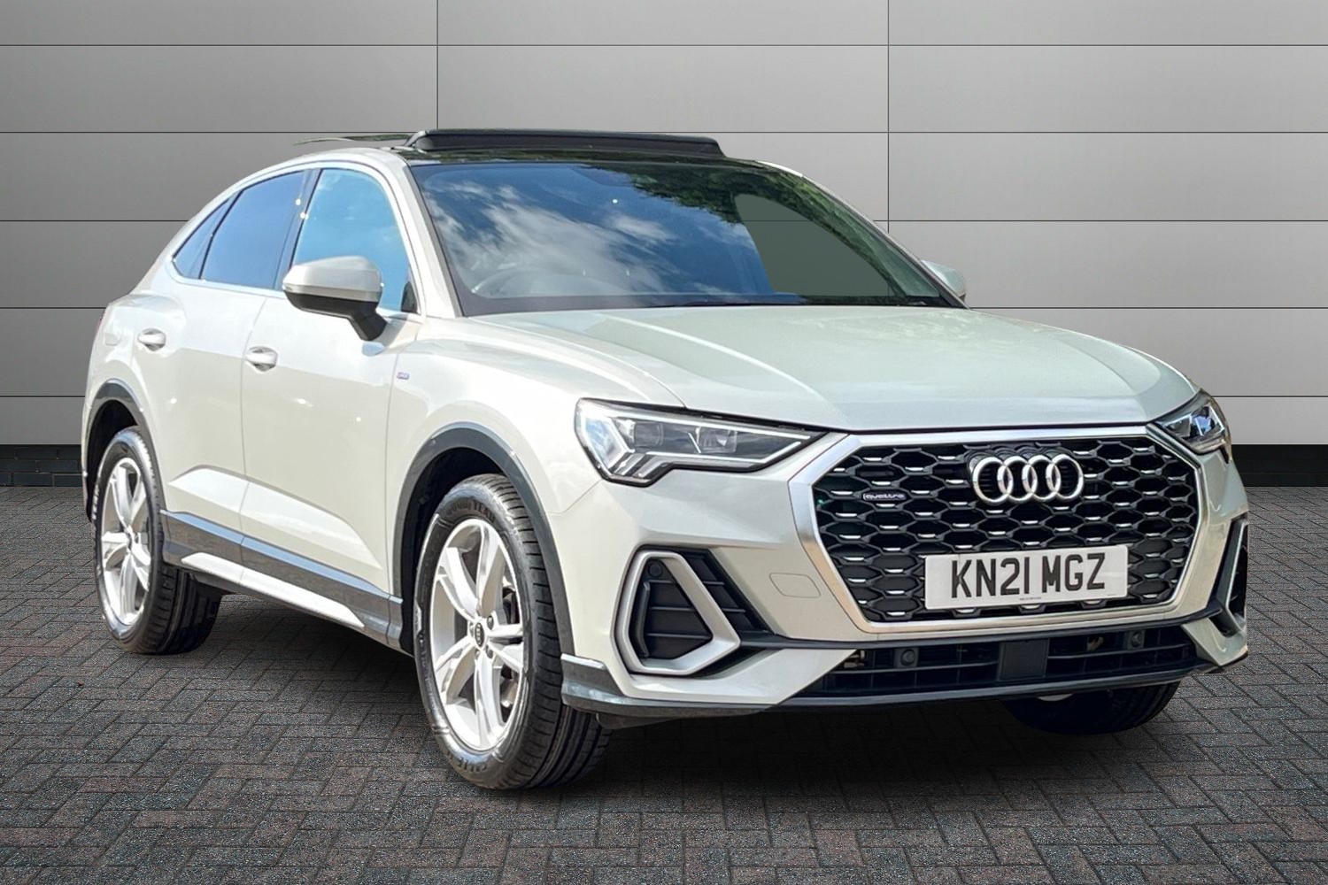 Main listing image - Audi Q3