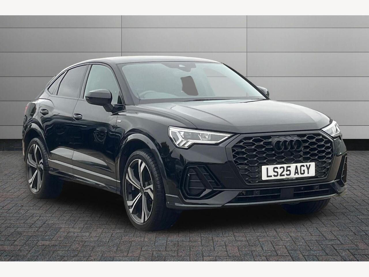 Main listing image - Audi Q3