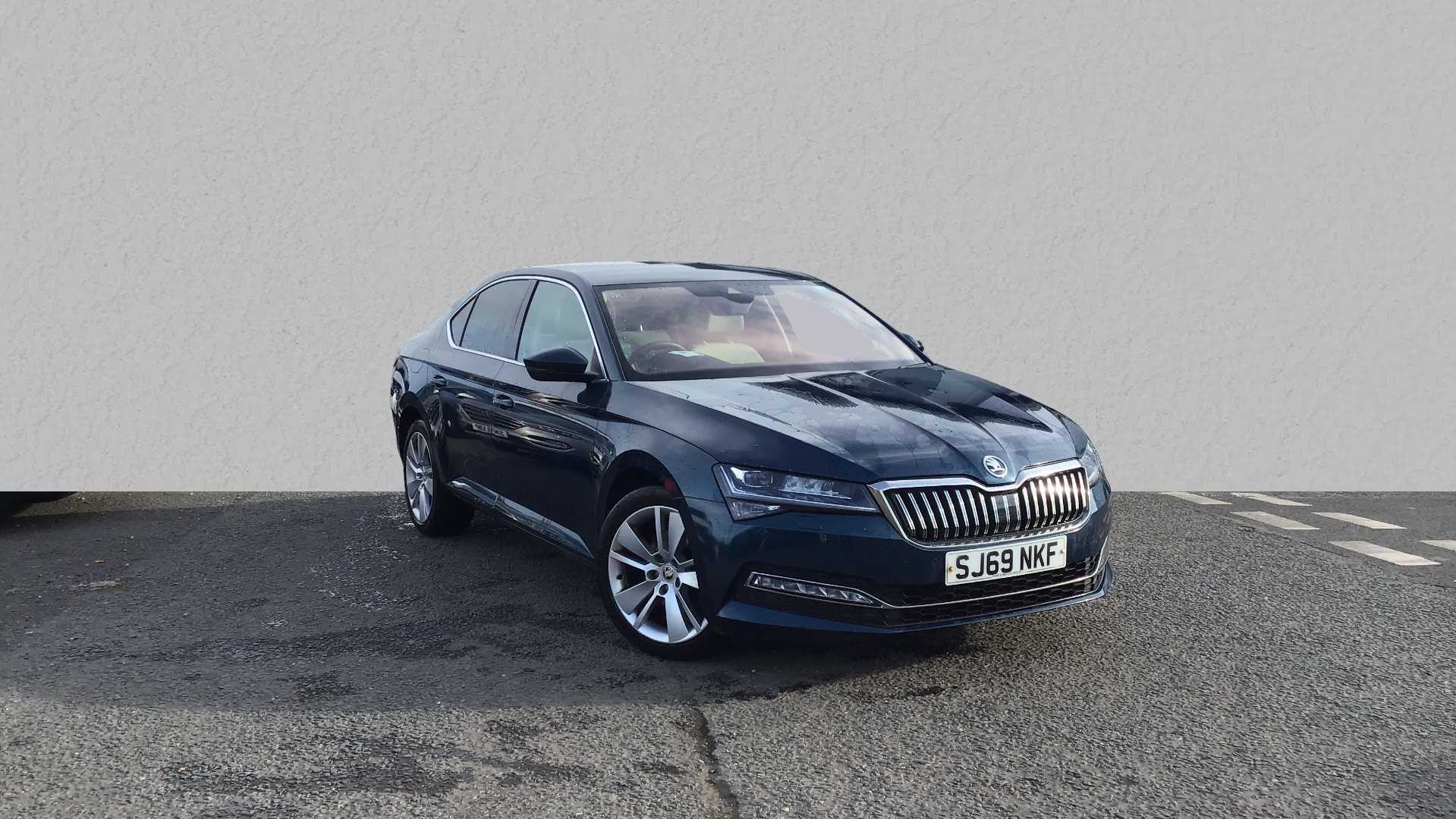 Main listing image - Skoda Superb