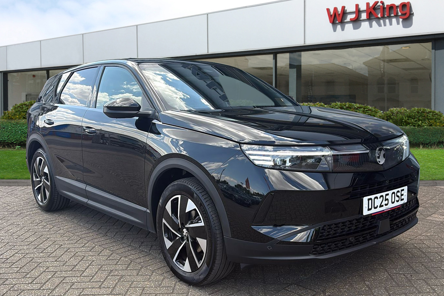 Main listing image - Vauxhall Grandland