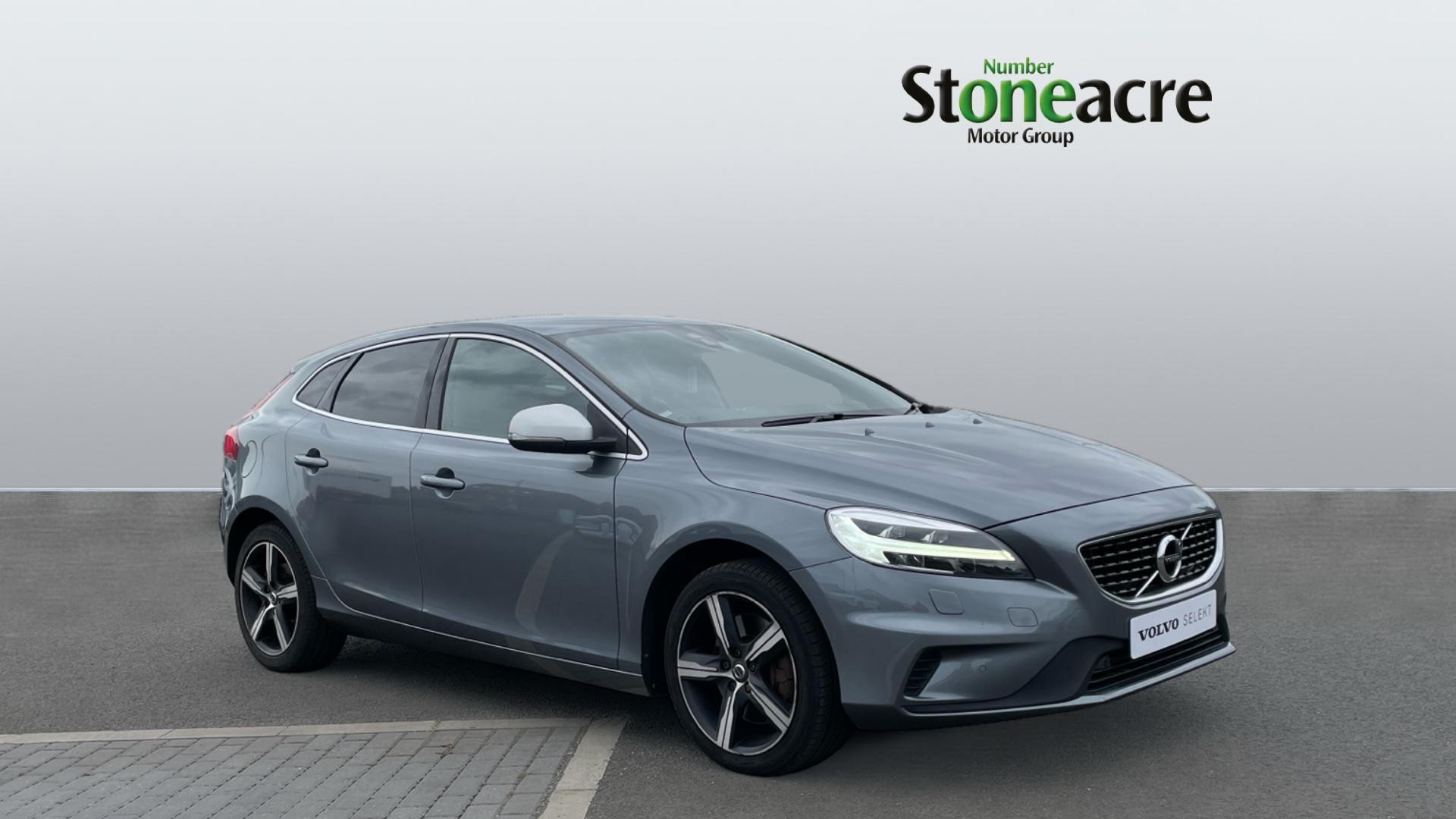 Main listing image - Volvo V40