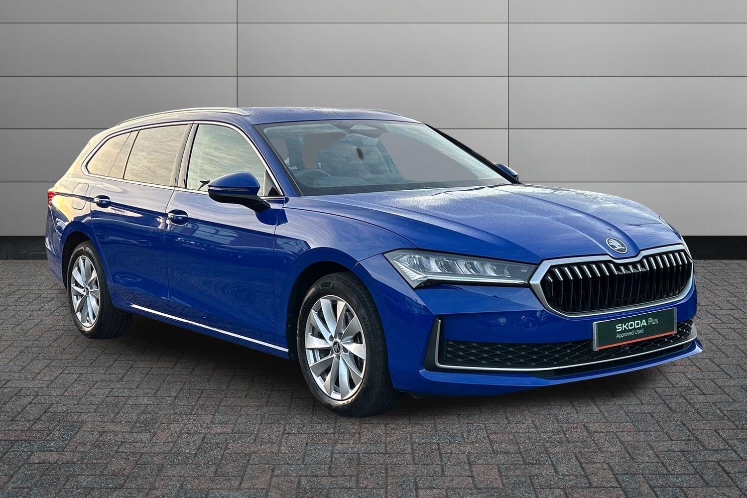 Main listing image - Skoda Superb Estate
