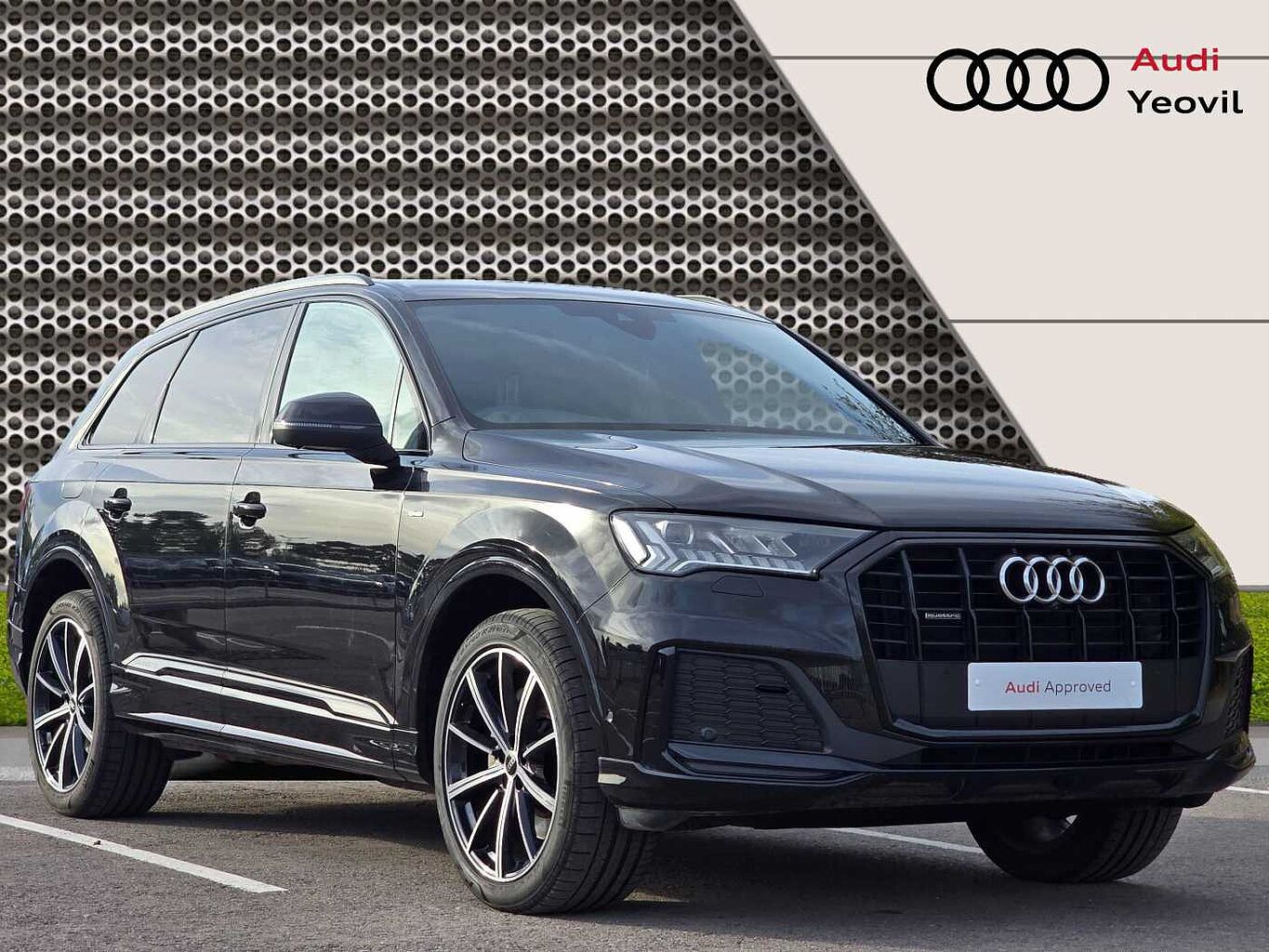 Main listing image - Audi Q7