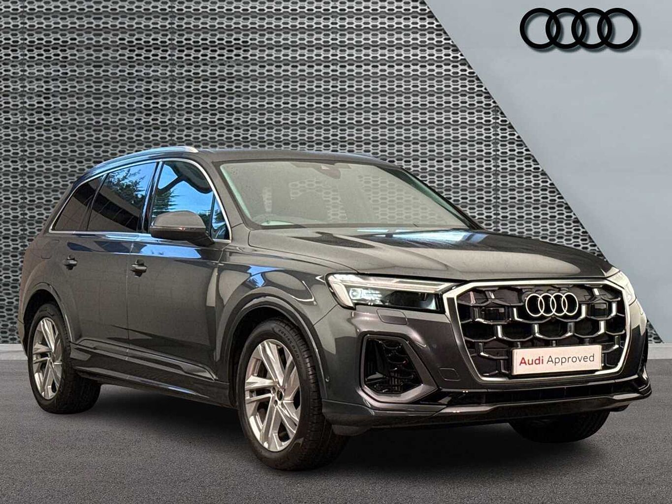 Main listing image - Audi Q7