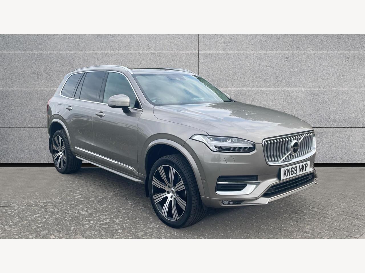 Main listing image - Volvo XC90