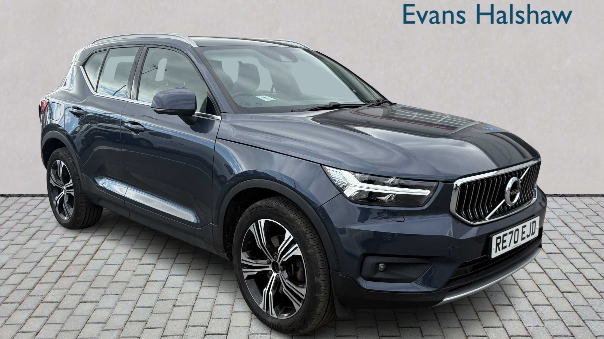 Main listing image - Volvo XC40