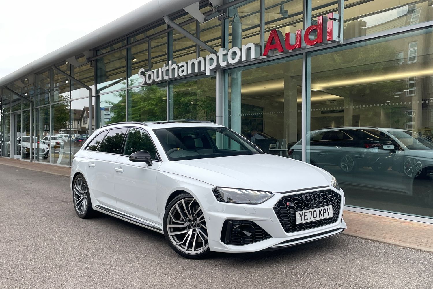 Main listing image - Audi RS4