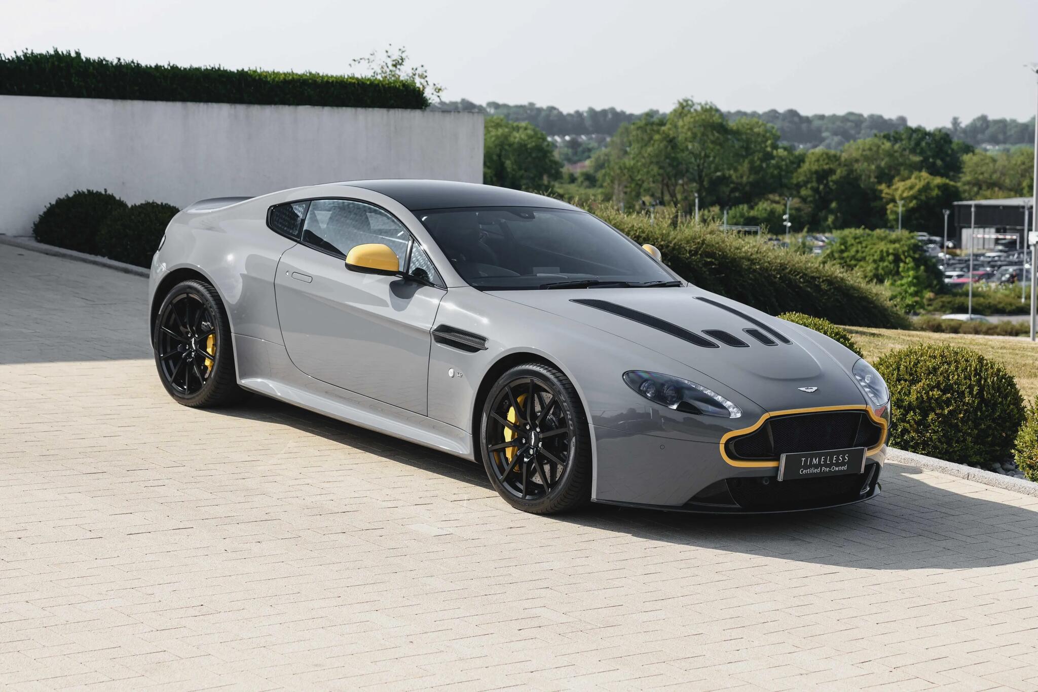 Main listing image - Aston Martin Vantage