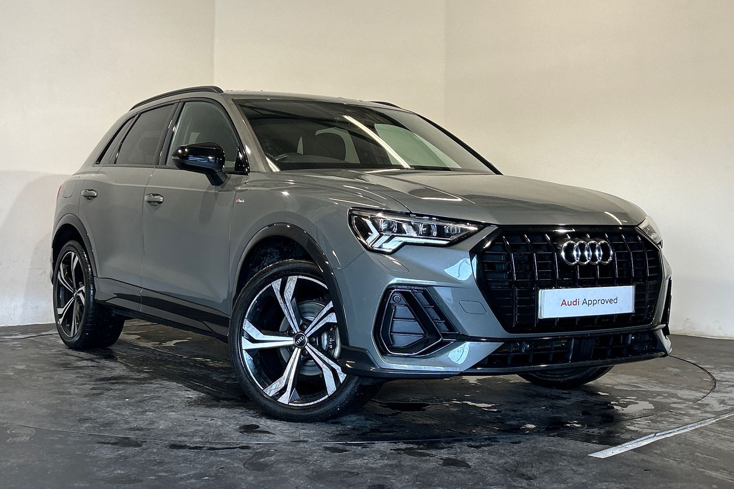 Main listing image - Audi Q3