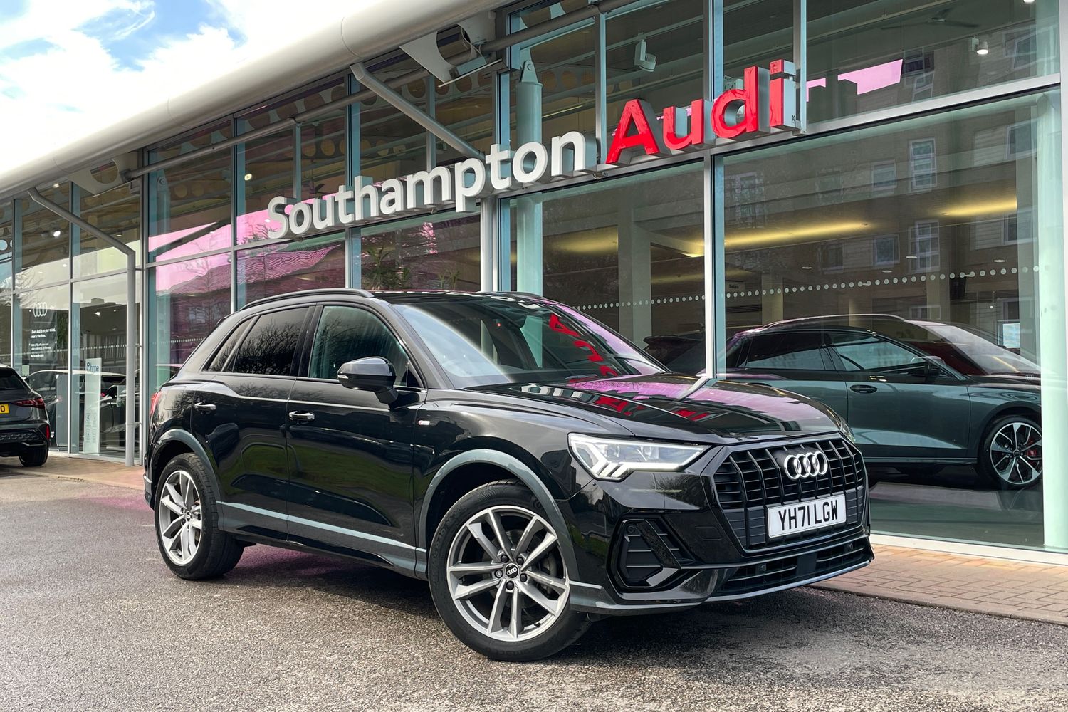 Main listing image - Audi Q3