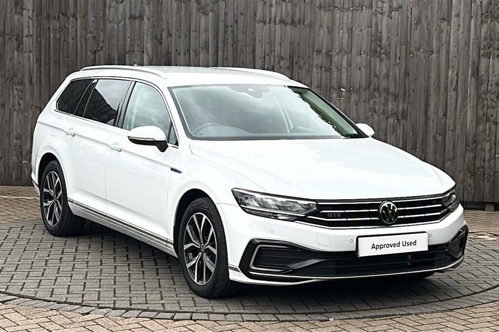 Main listing image - Volkswagen Passat GTE