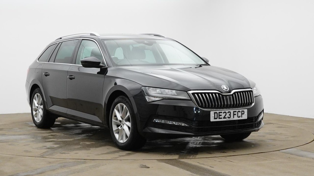 Main listing image - Skoda Superb Estate
