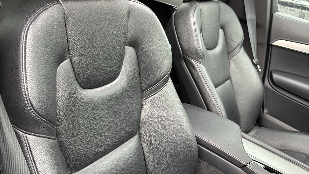 Main listing image - Volvo XC90