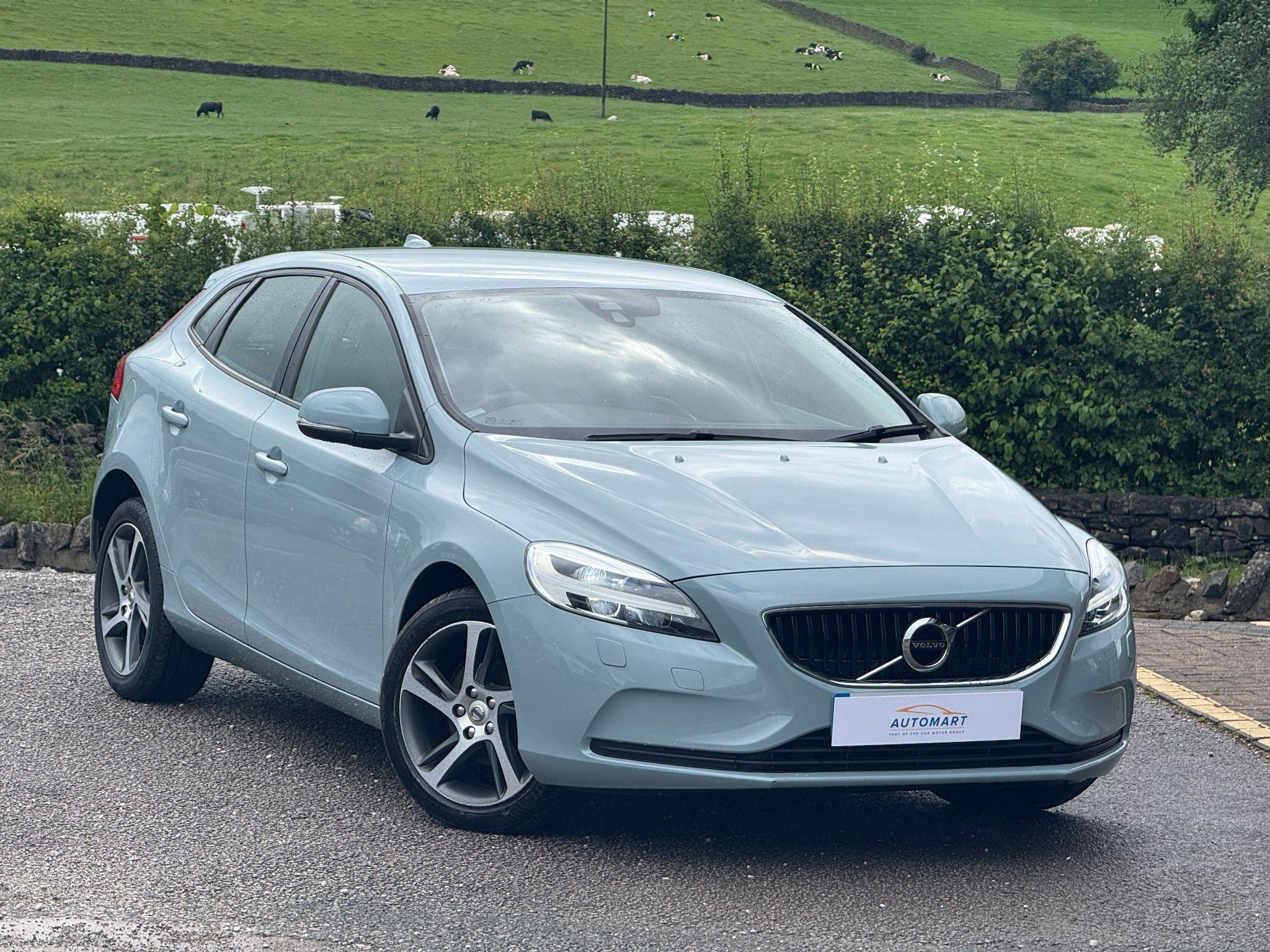 Main listing image - Volvo V40