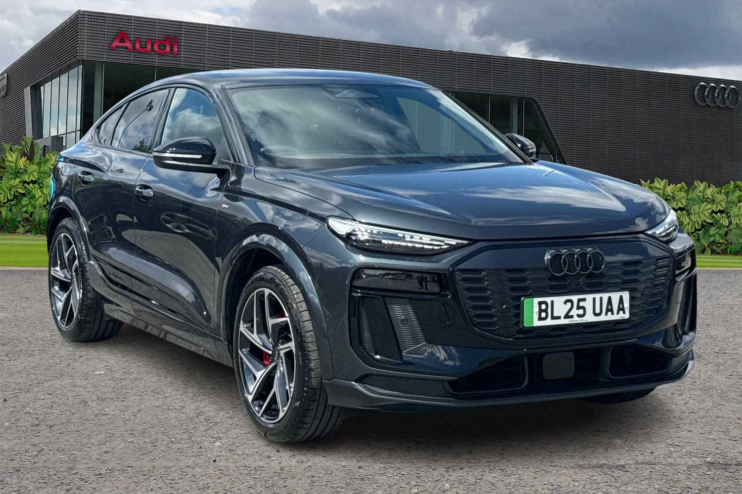 Main listing image - Audi Q6 e-tron