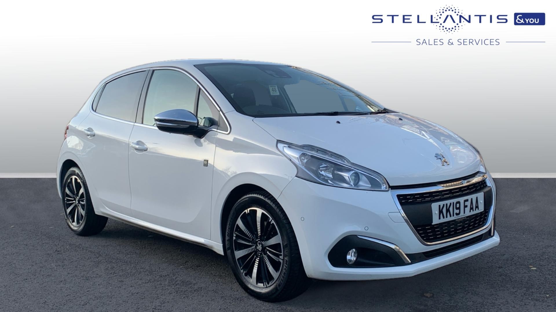 Main listing image - Peugeot 208