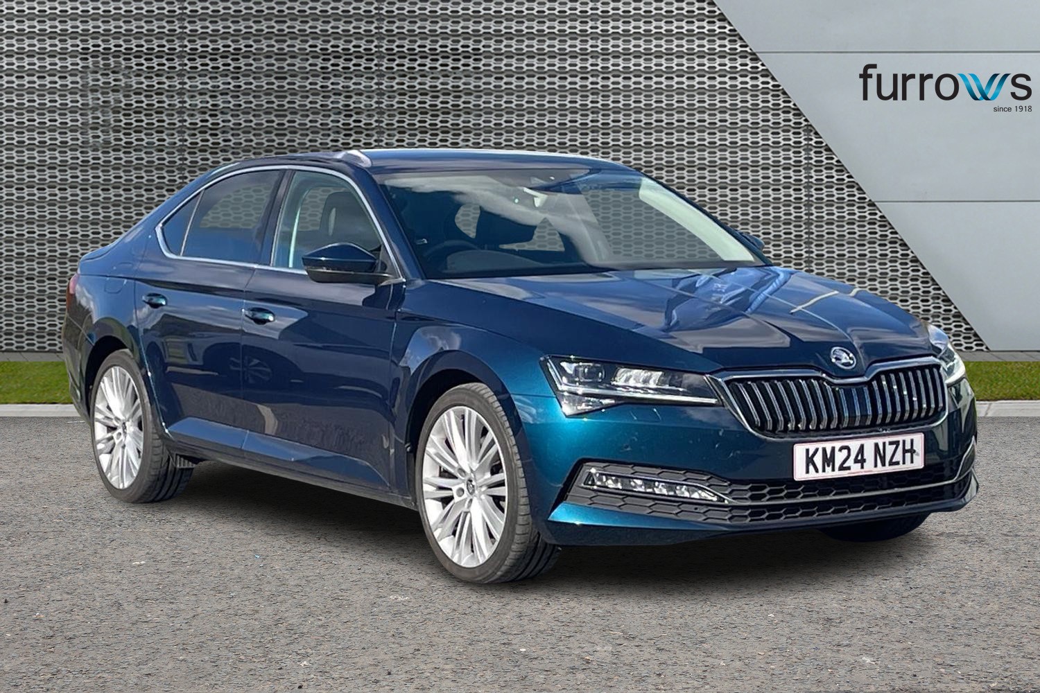 Main listing image - Skoda Superb