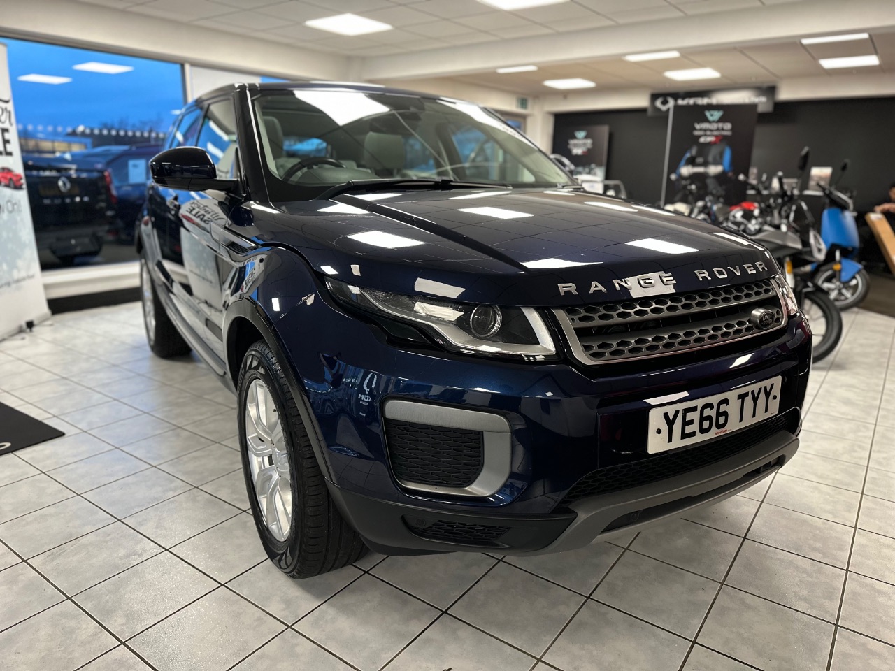 Main listing image - Land Rover Range Rover Evoque