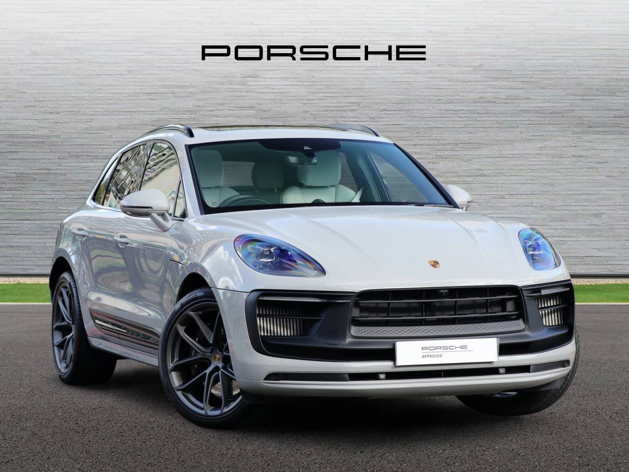 Main listing image - Porsche Macan
