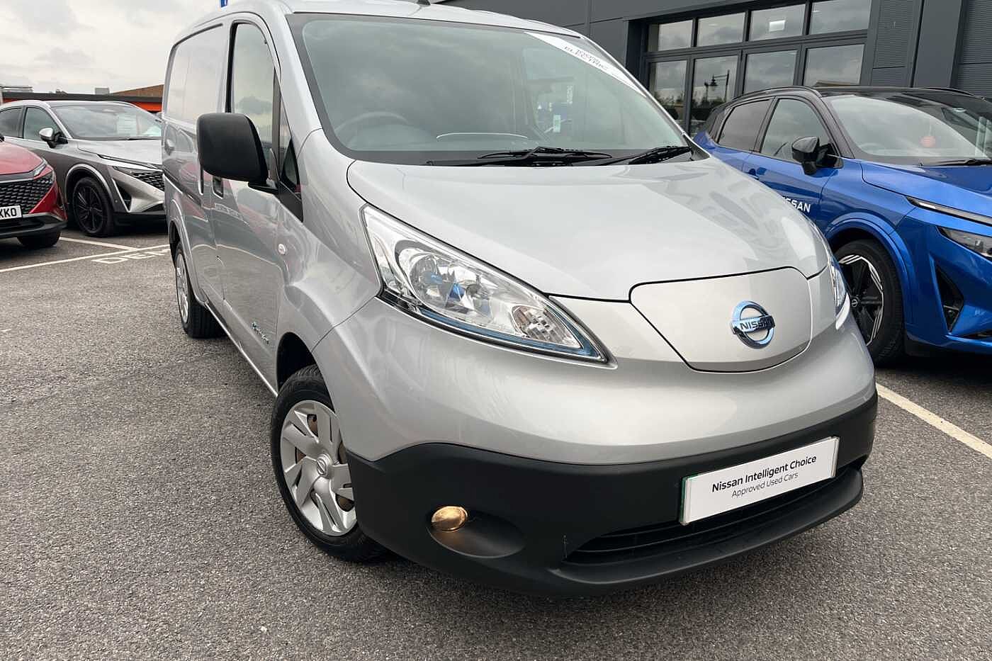 Main listing image - Nissan e-NV200