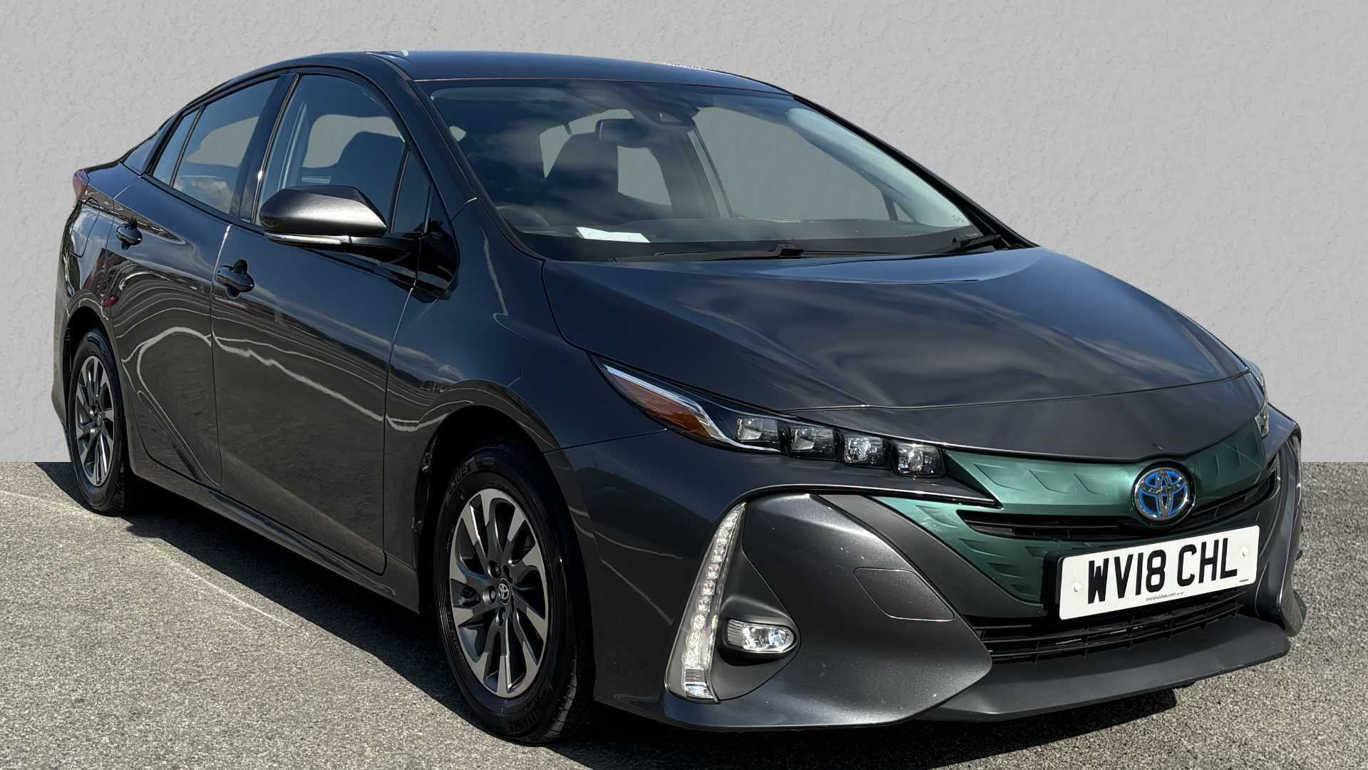 Main listing image - Toyota Prius Plug-In