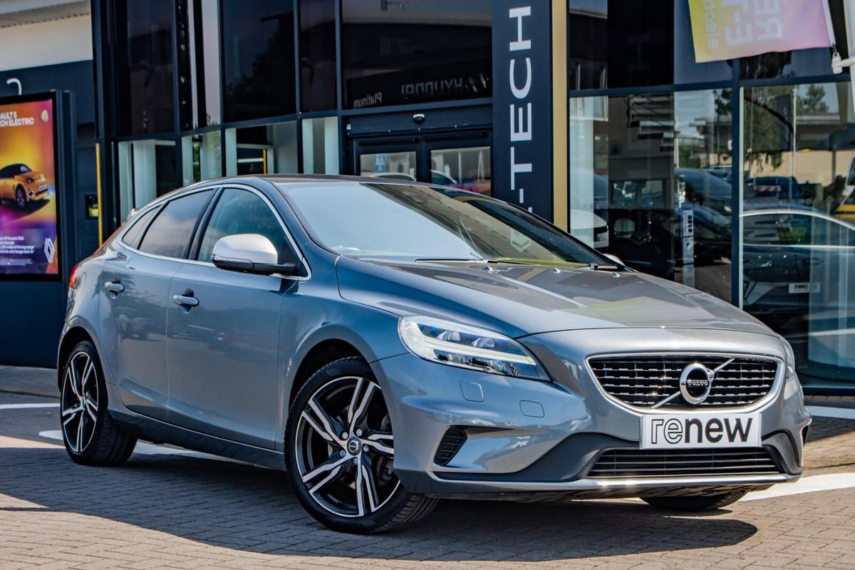Main listing image - Volvo V40