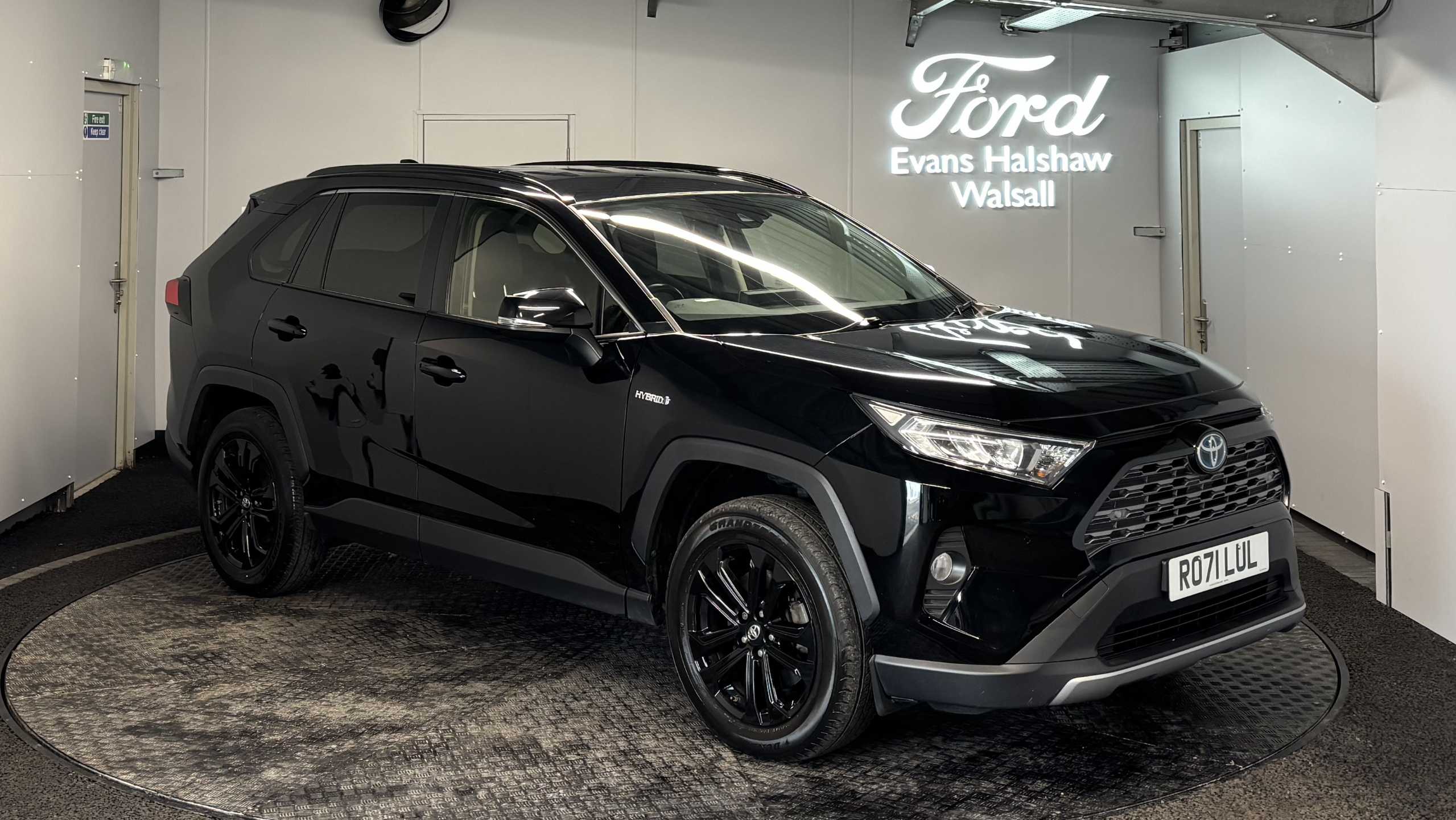 Main listing image - Toyota RAV4