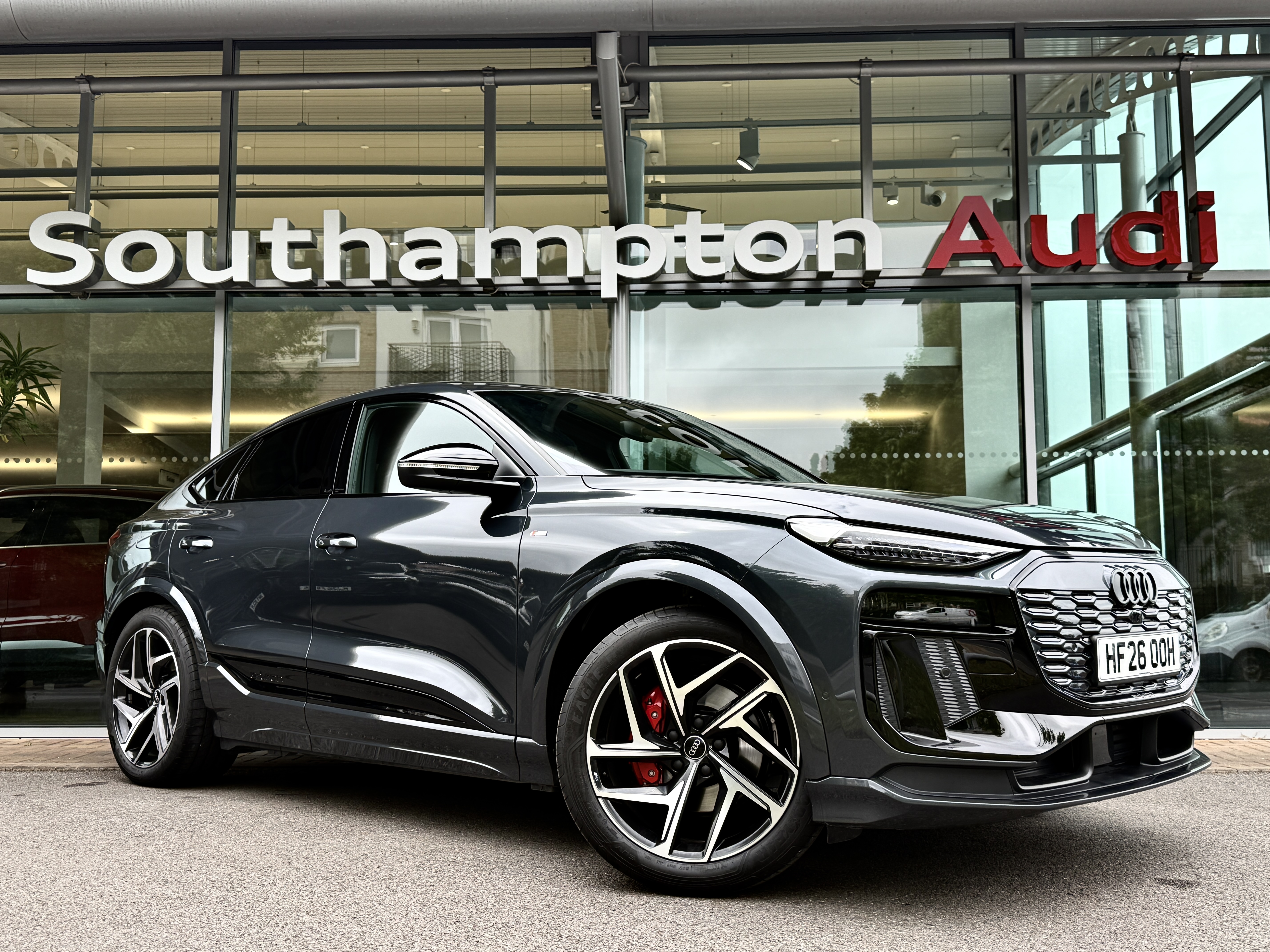 Main listing image - Audi Q6