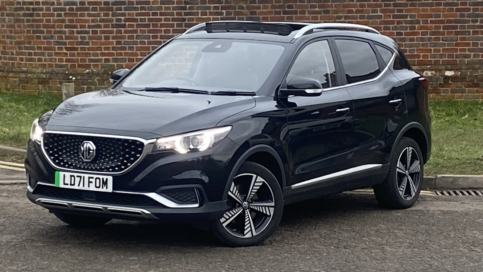 Main listing image - MG ZS