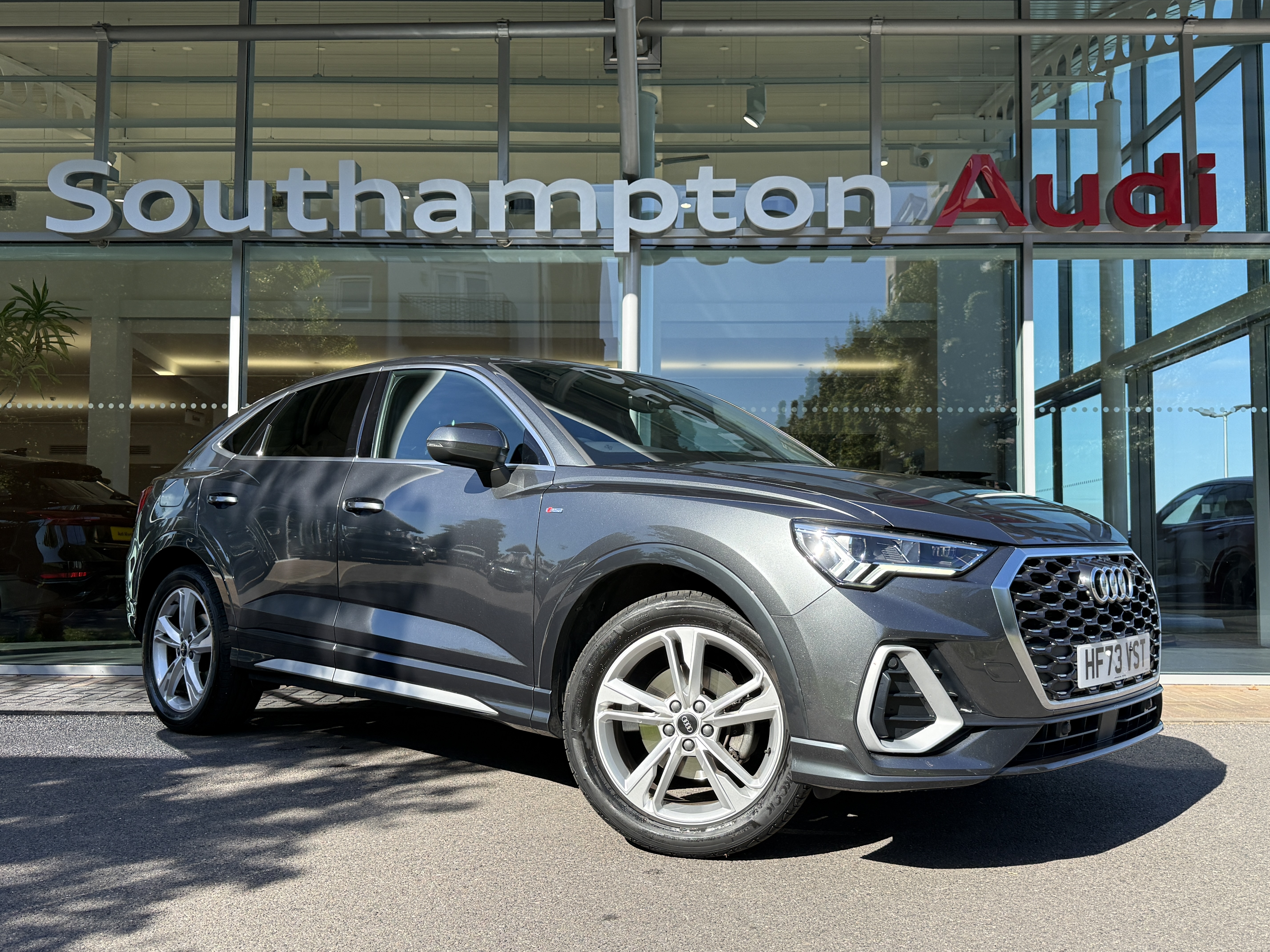 Main listing image - Audi Q3